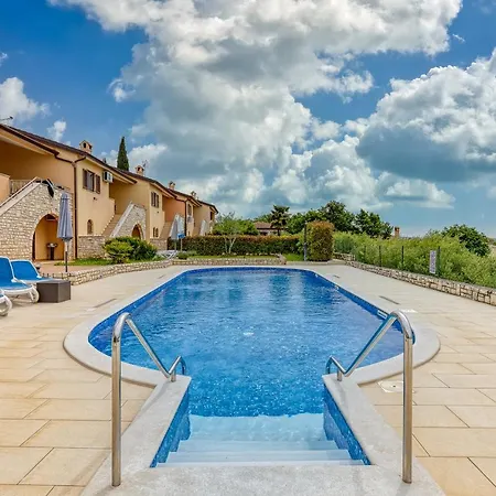 Pool House Kristina Near Porec - Happy