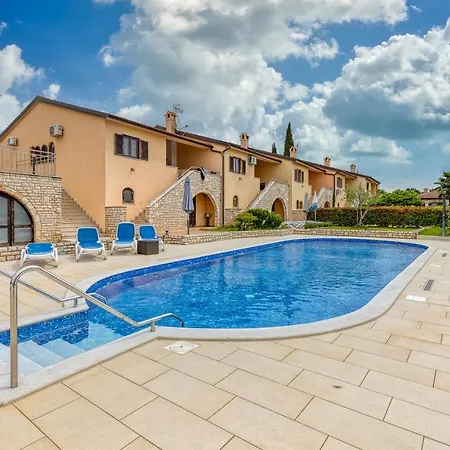 Pool House Kristina Near Porec - Happy Holiday home *
