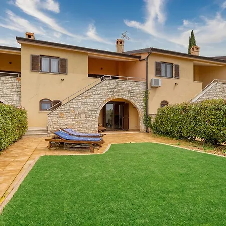 Pool House Kristina Near Porec - Happy Holiday home Labinci
